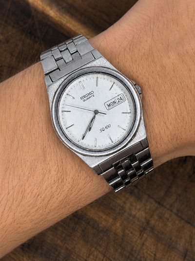 Vintage Seiko SQ100 Quartz Watch | Day-Date | Stainless Steel | Silver Dial | Japan 3