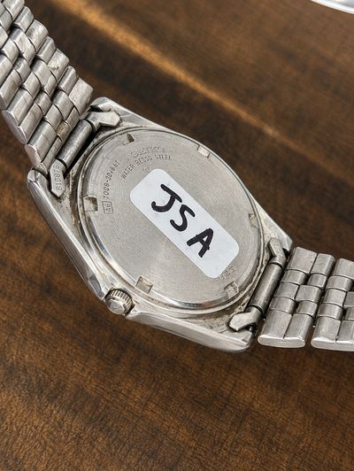 Vintage Seiko SQ100 Quartz Watch | Day-Date | Stainless Steel | Silver Dial | Japan 4