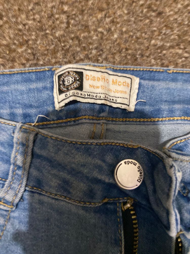 Light Blue Distressed Jeans 7