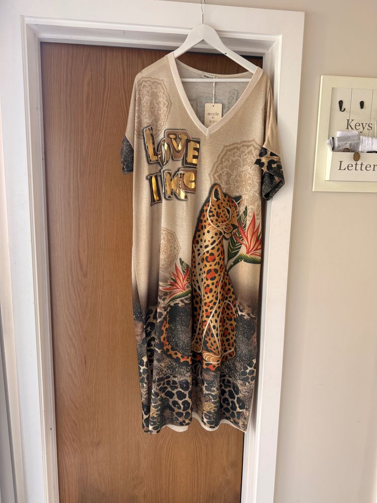 Immagine di Beige Dress With Leopard Print And Text 4