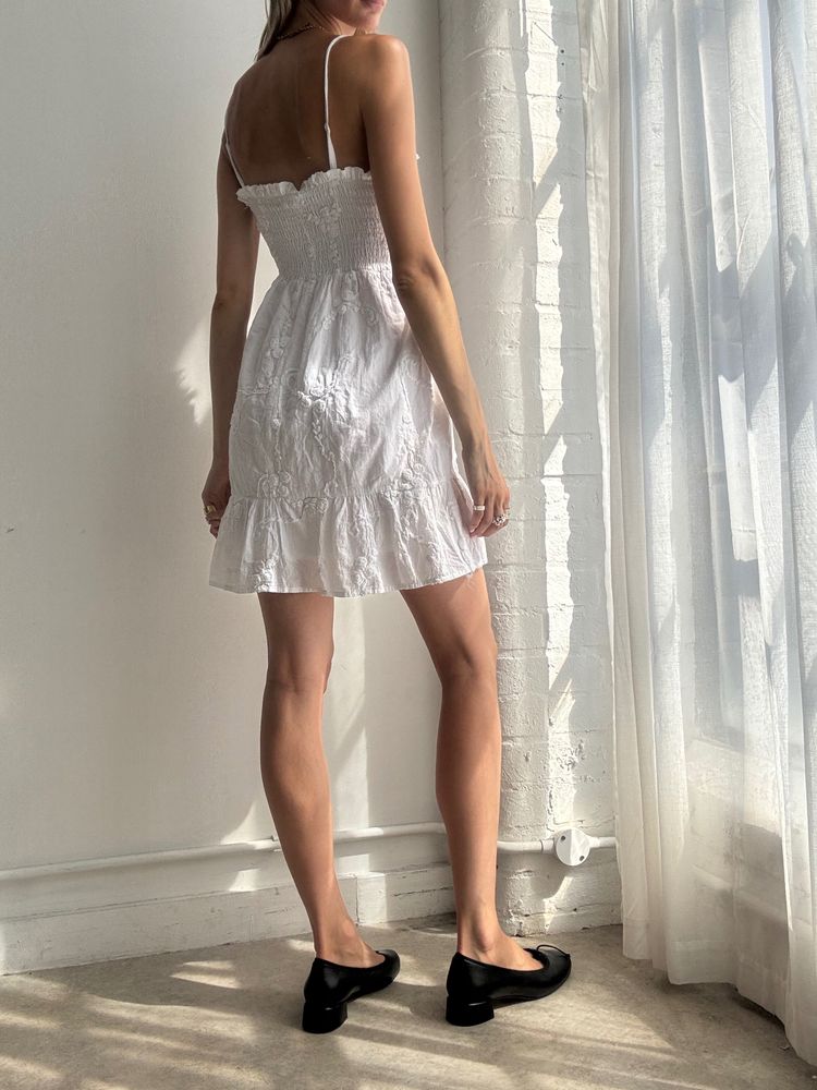 White Sleeveless Dress imagen 2