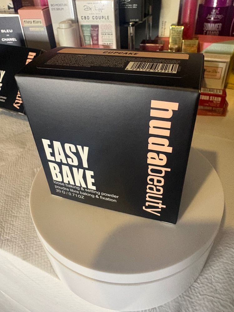 Other Hudabeauty Easy Bake Baking & Setting Powder product image