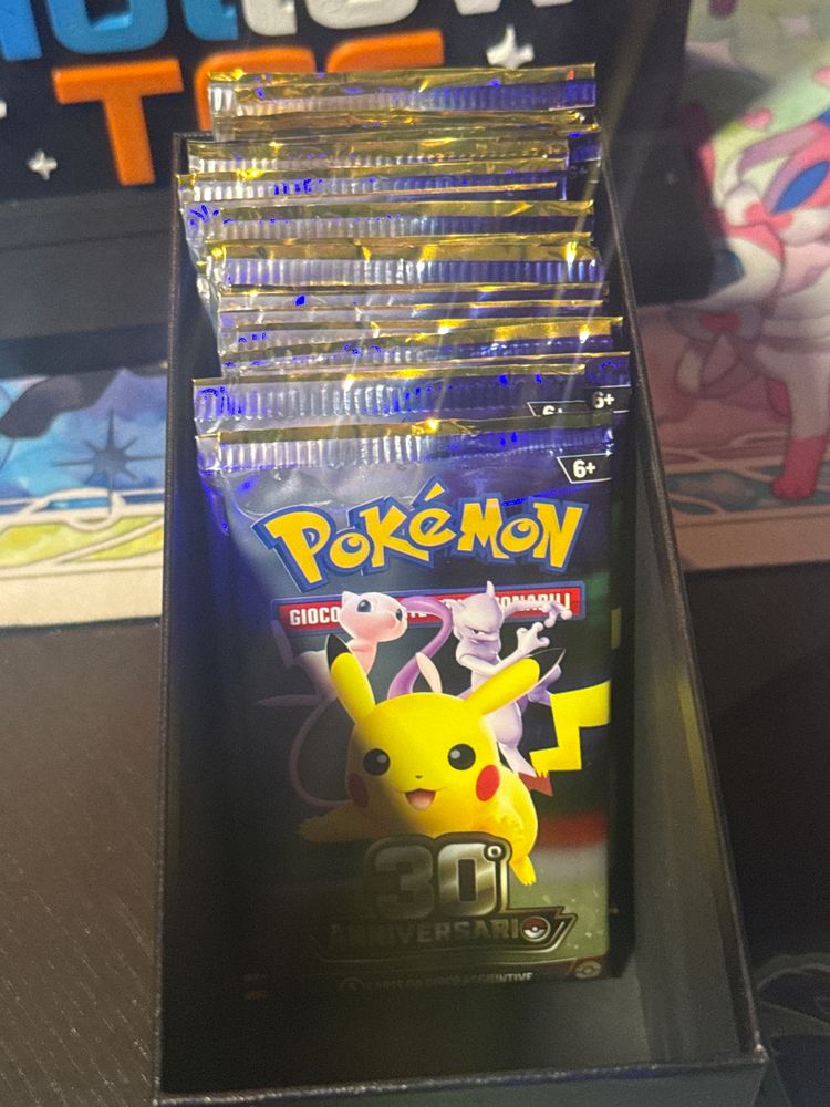 1 Bustina pokemon 30º ita   anniversario  aperta in live 