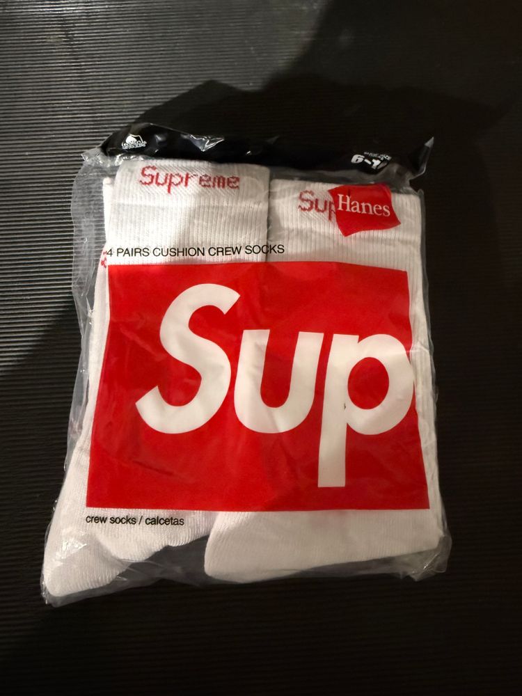 B157 Supreme White Socks 4 Pack Brand New 