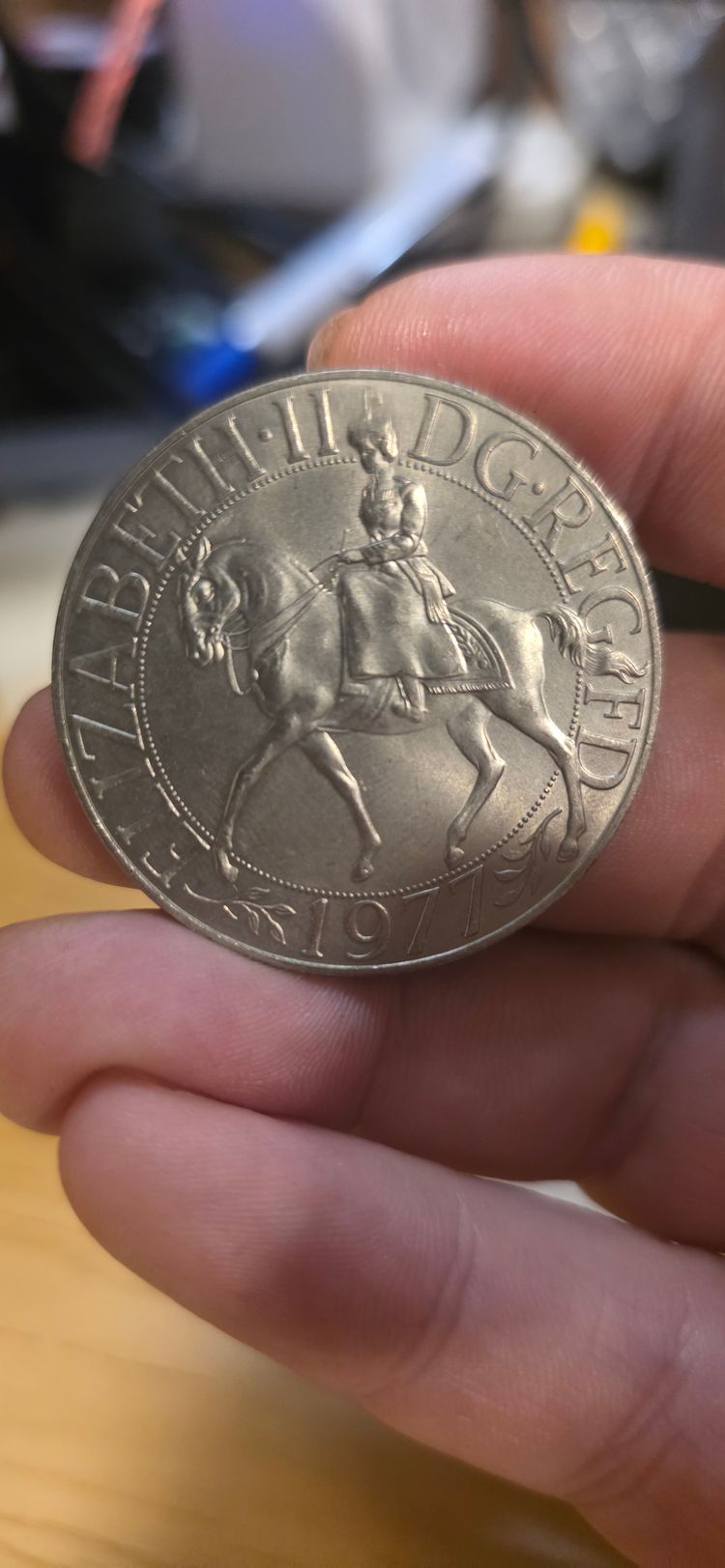 Immagine di £3). 1977 commemorative coin Royal mint  1