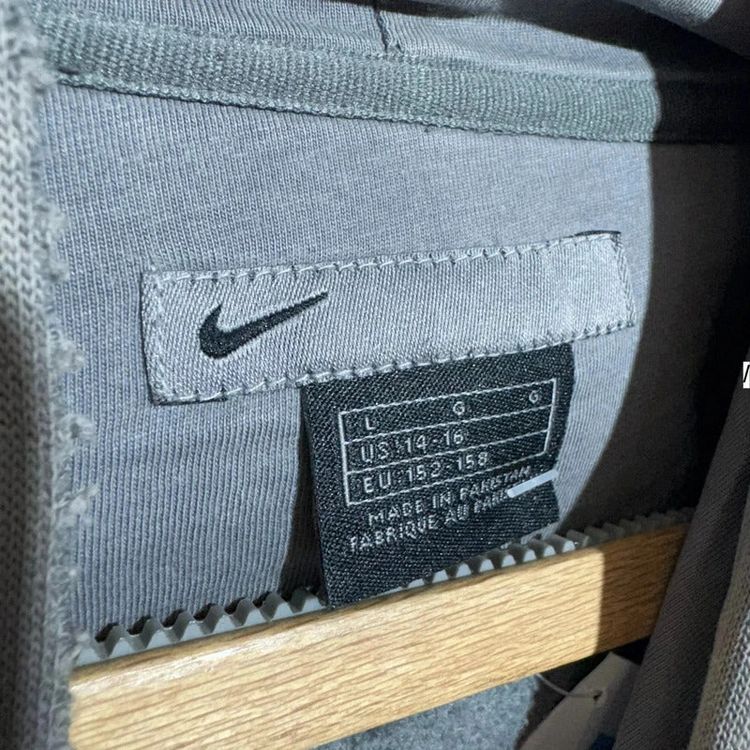 Immagine di Vintage y2k Grey Nike Hoodie - Small 3