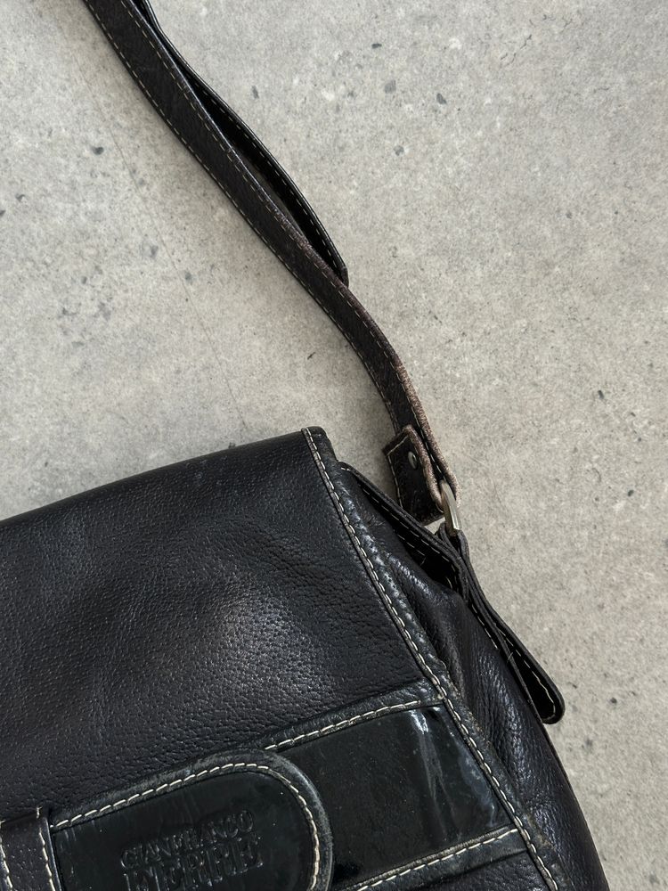Gianfranco Ferre 1990s Leather Crossbody Bag imagen 11