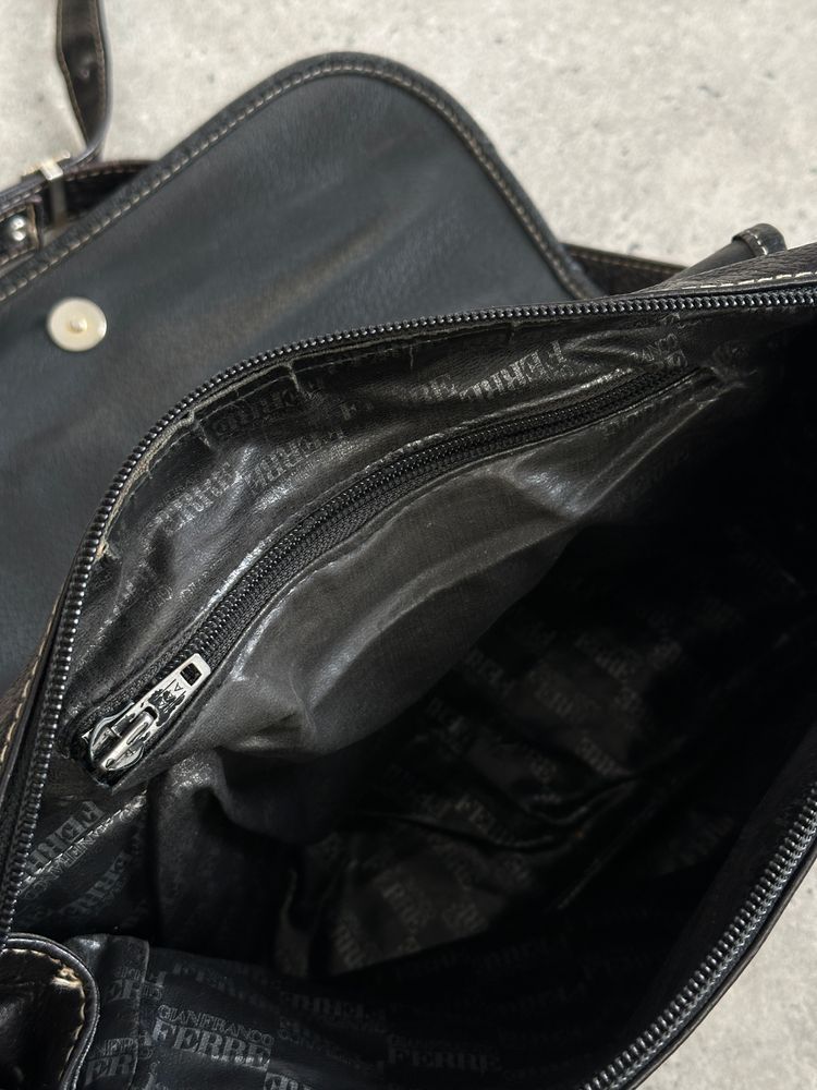 Gianfranco Ferre 1990s Leather Crossbody Bag imagen 16