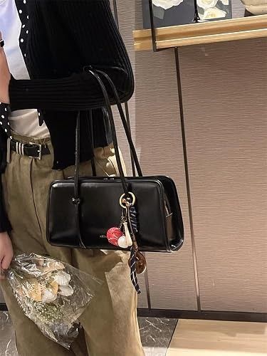 Black Handbag With Charm Accessories obraz 3