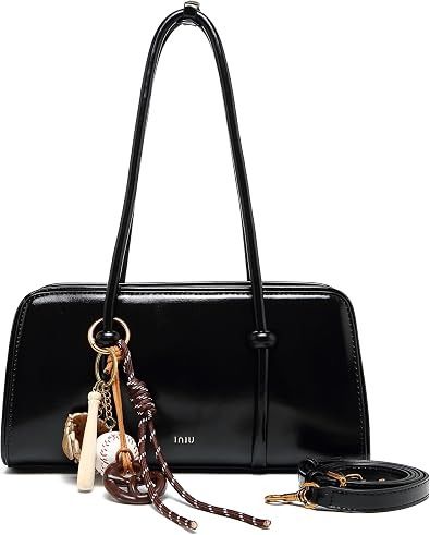 Black Handbag With Charm Accessories obraz 1