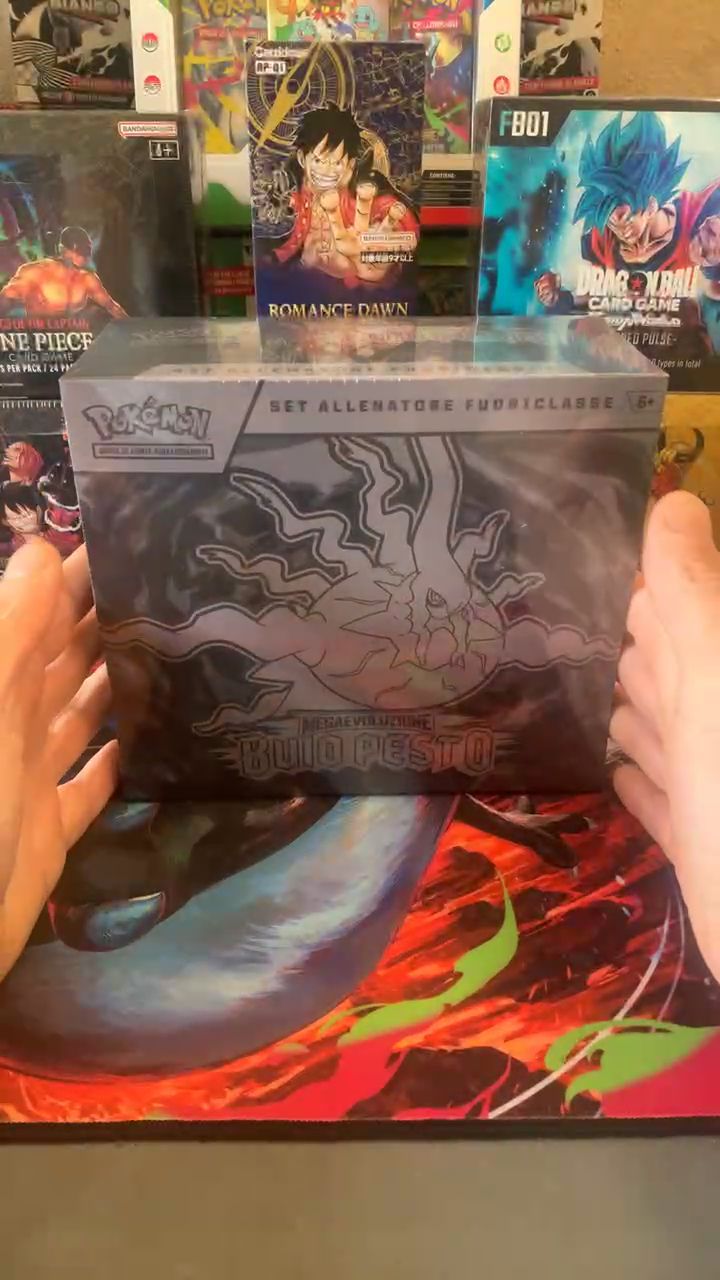 Immagine di Etb Mega Evoluzione buio pesto 1