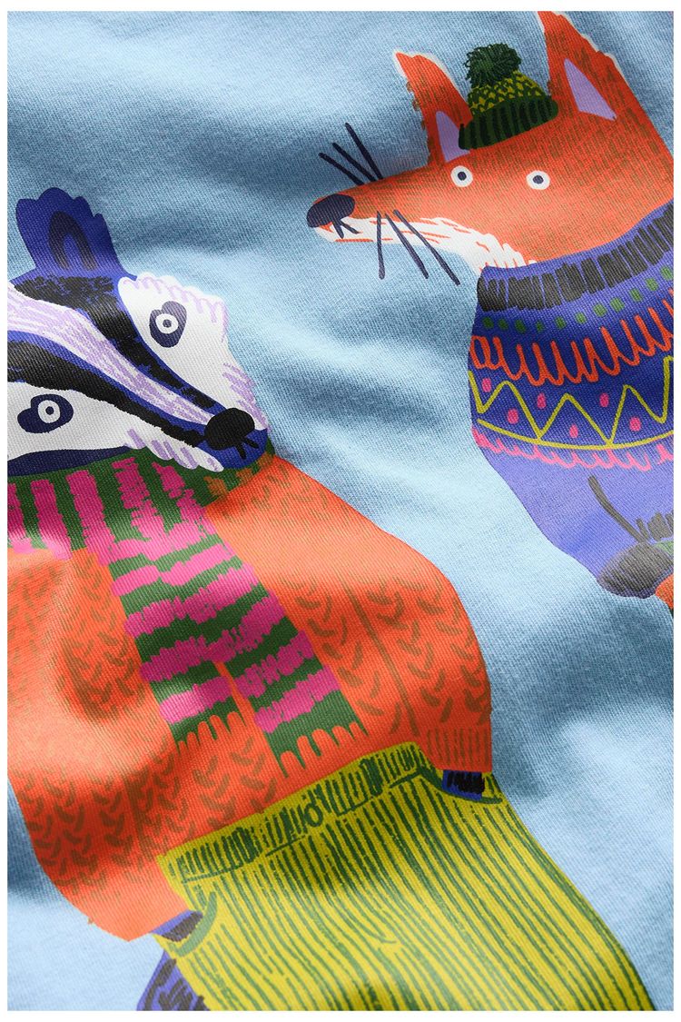 Mini Boden Boys Friends Long Sleeve Cotton Graphic Top In Light Blue obraz 5
