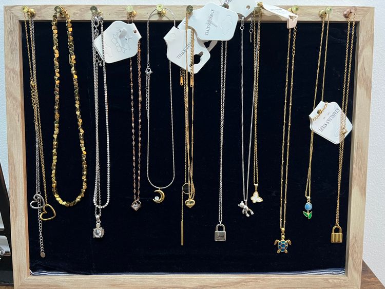 Assorted Jewellery Live imagen 1