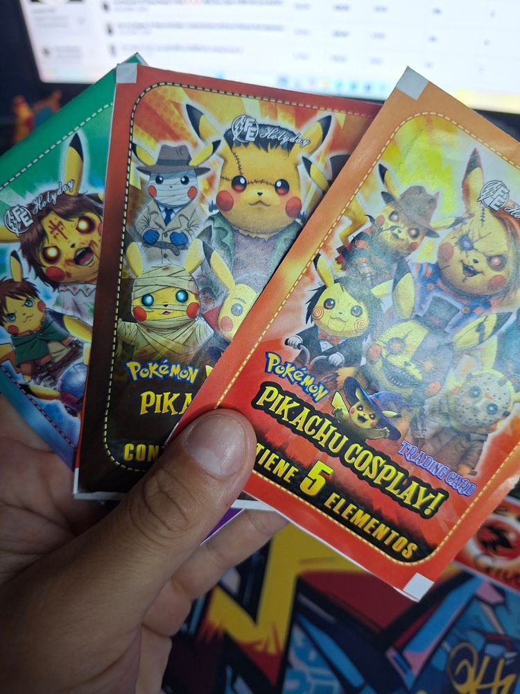 Pokémon Pikachu (Cosplay) Collectible Cards