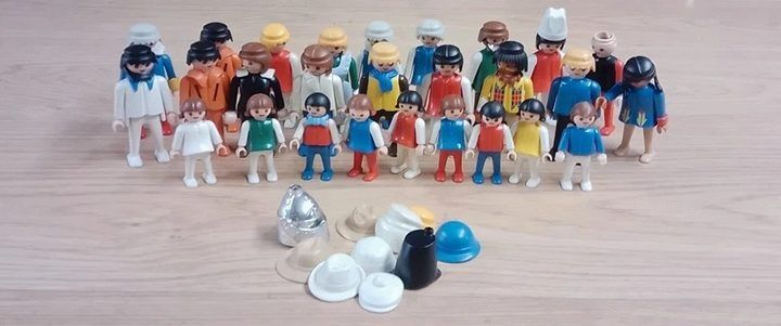 Plastic Toy Figures With Hats image 2