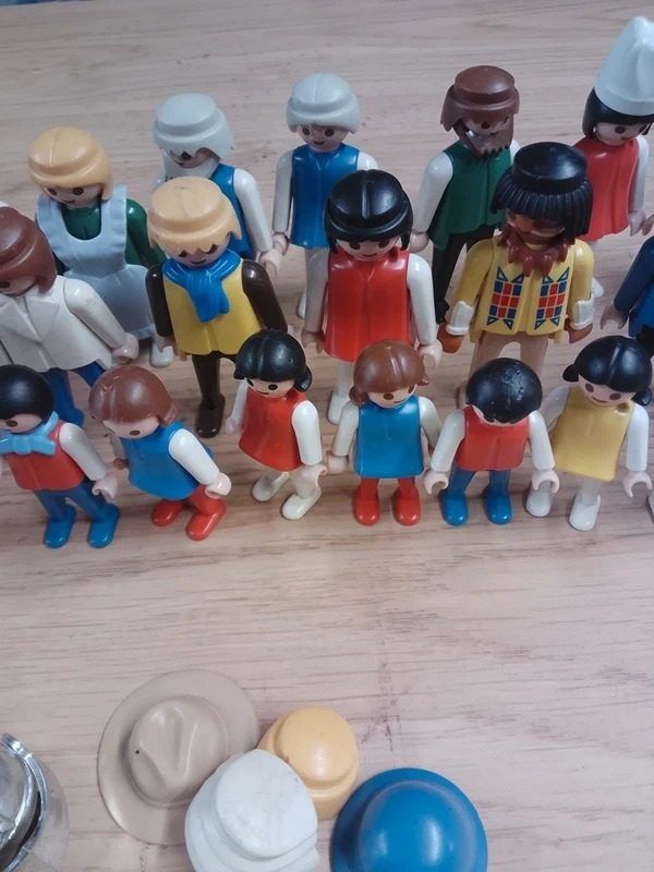 Plastic Toy Figures With Hats image 3