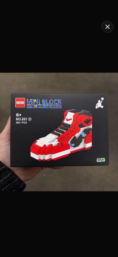 Mini Block Sneaker Model