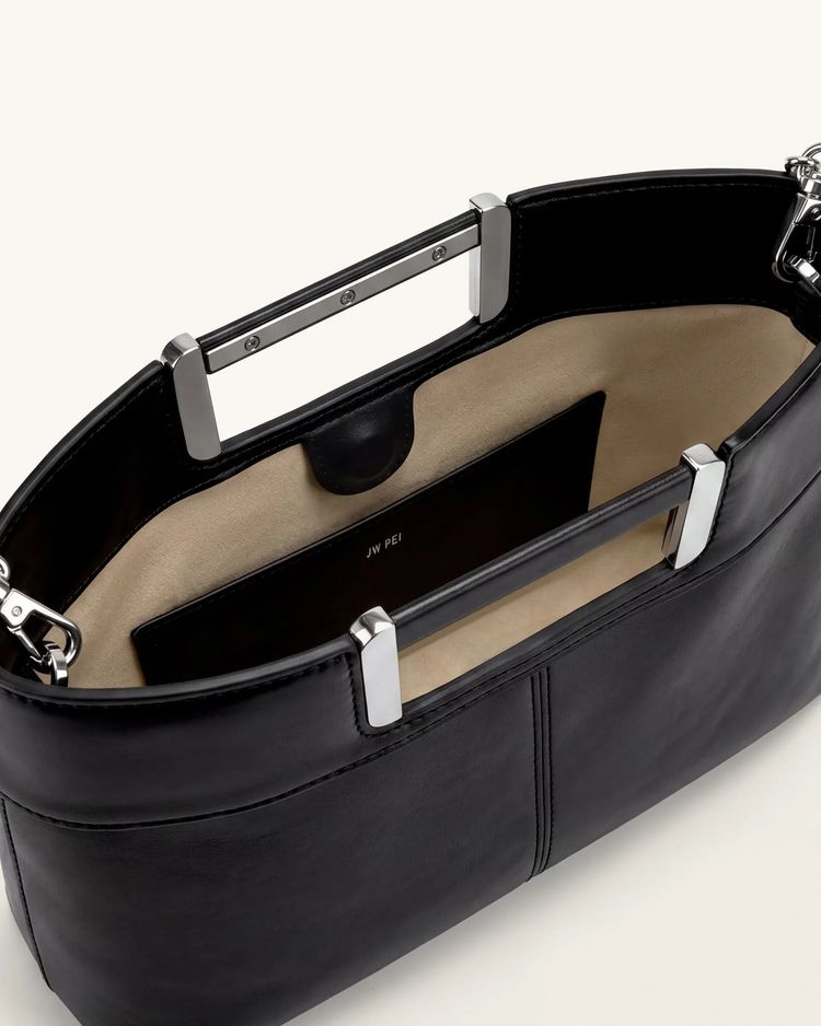 Immagine di Black Handbag With Chain Strap 3