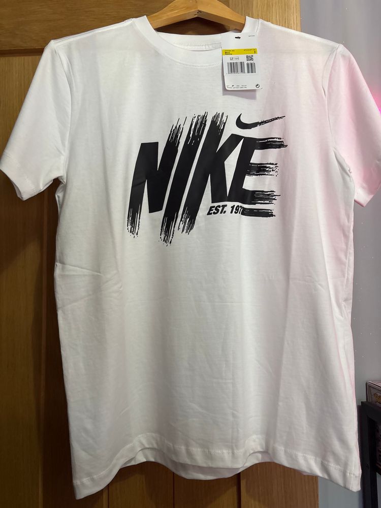 Nike White Graphic T-Shirt