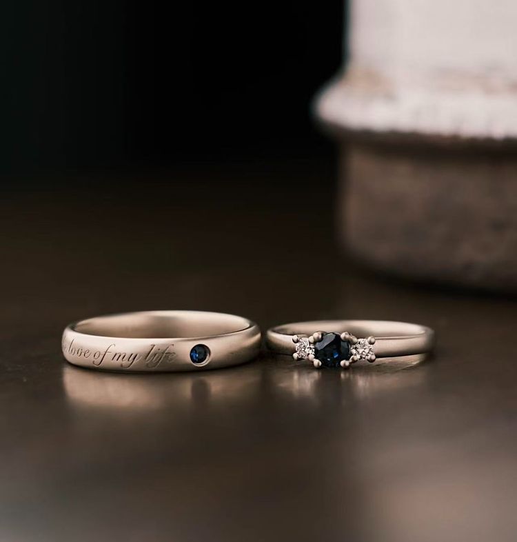 Immagine di Engraved Rings With Blue Stones 1