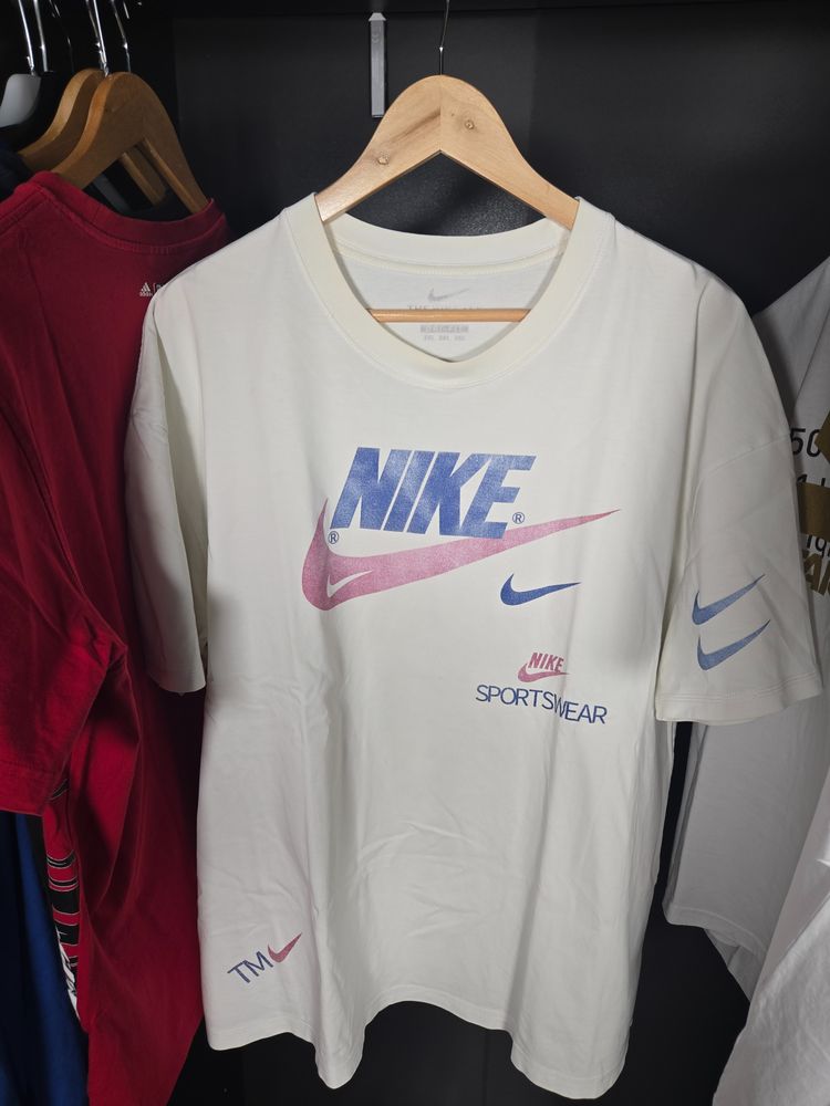 Immagine di Nike White Sportswear T-Shirt 1