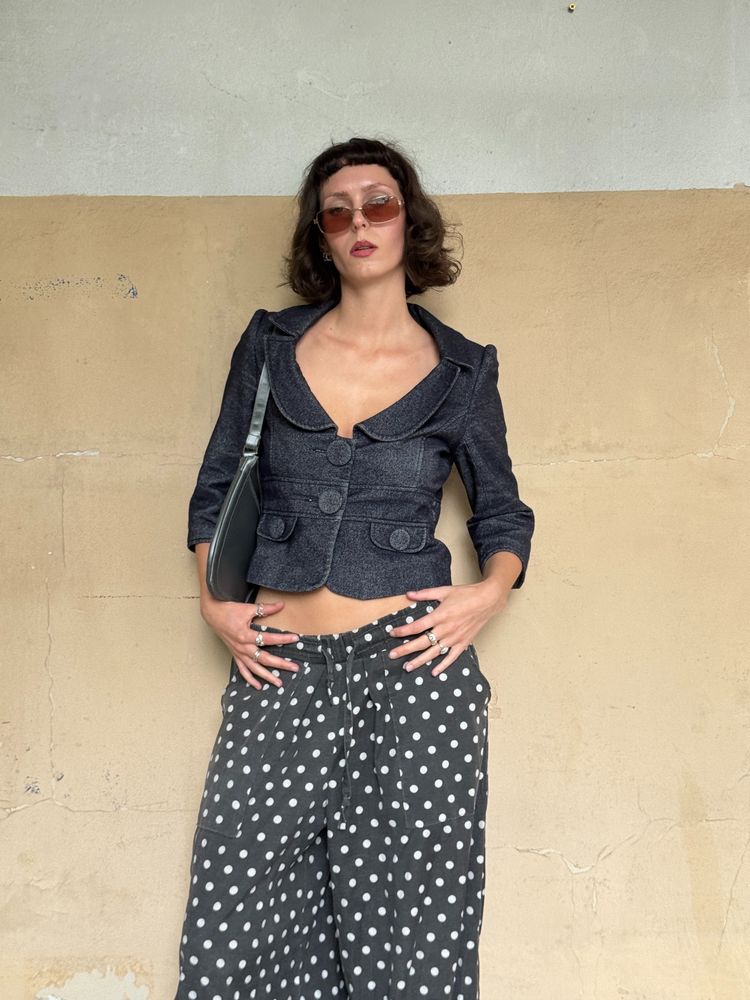 black cropped blazer jacket made with wool  obraz 2
