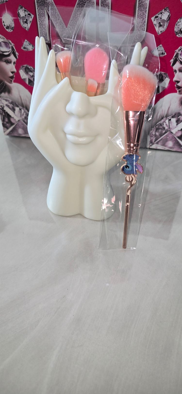 Elegant brush holder