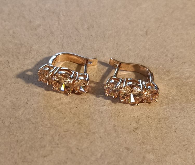 Gold-Tone Earrings With Three Round Crystals image 7