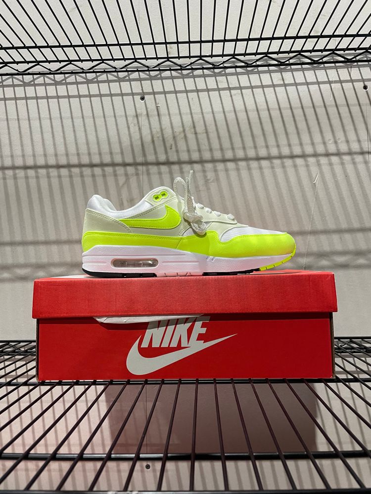 A-926956  Nike AM1'87 Volt Suede Brand New In Box