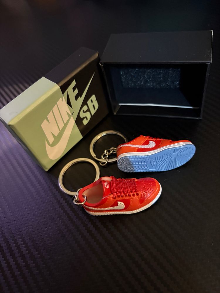 Nike Sb low dunks Sneaker Keychains including pair and box  image 1