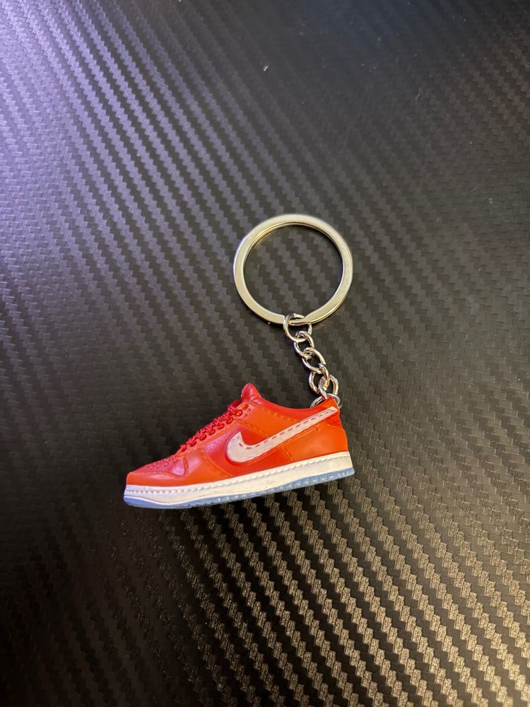 Nike Sb low dunks Sneaker Keychains including pair and box  image 2