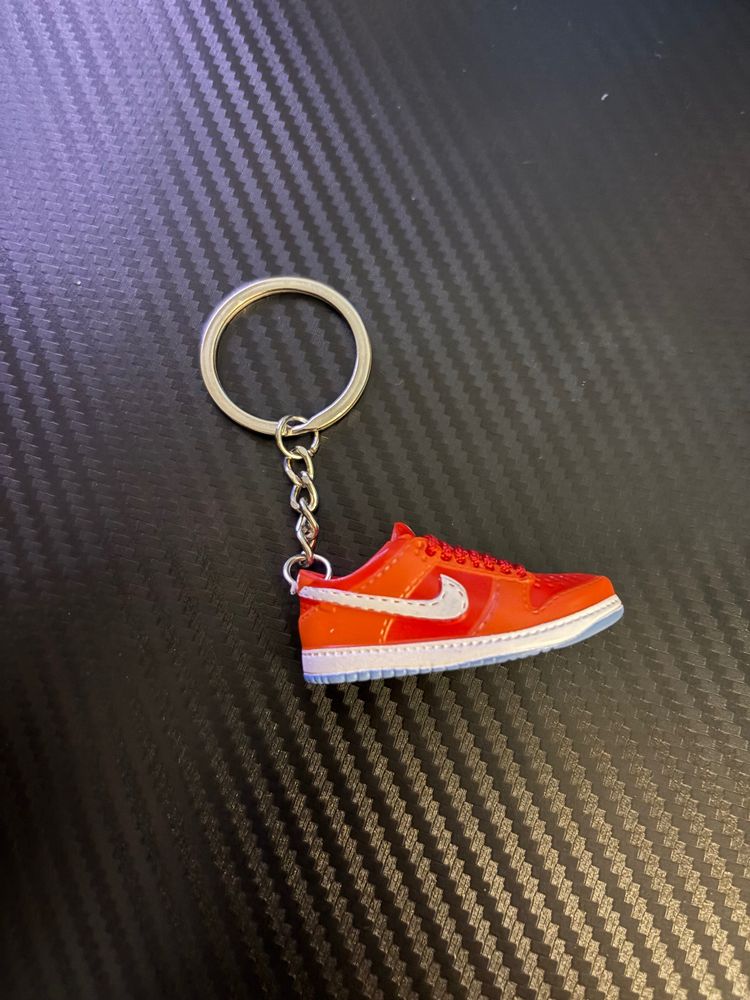 Nike Sb low dunks Sneaker Keychains including pair and box  image 3