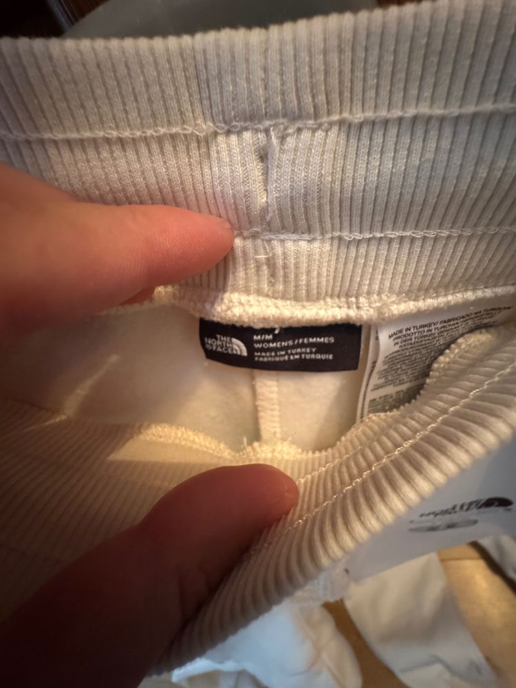 The North Face White Sweatpants obraz 3