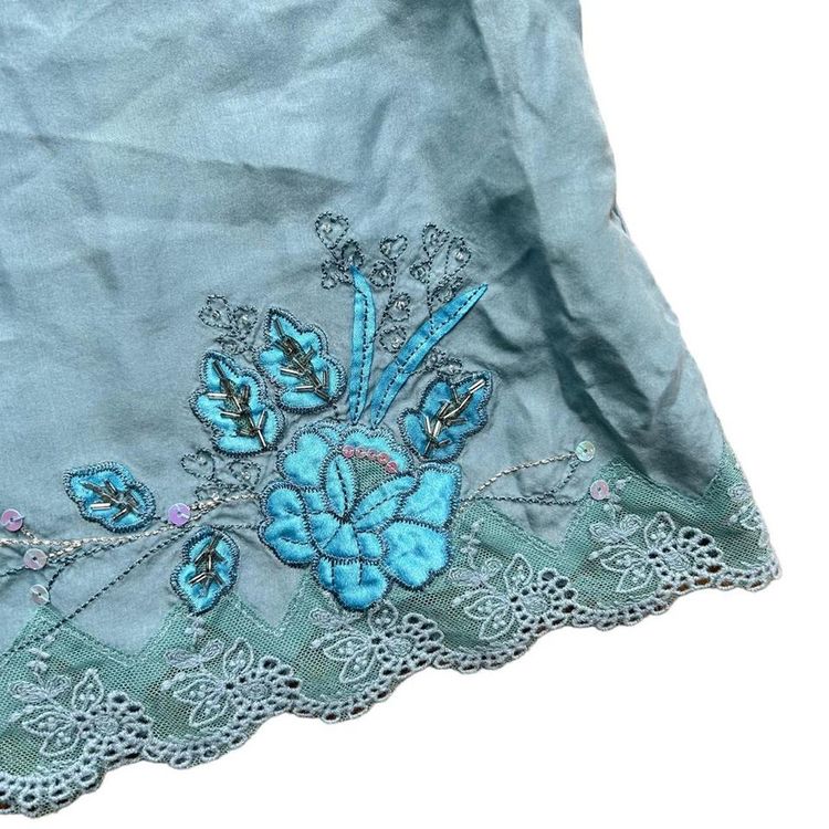 Stunning 100% silk duck egg blue cami top floral appliqué and a delicate lace trim obraz 5