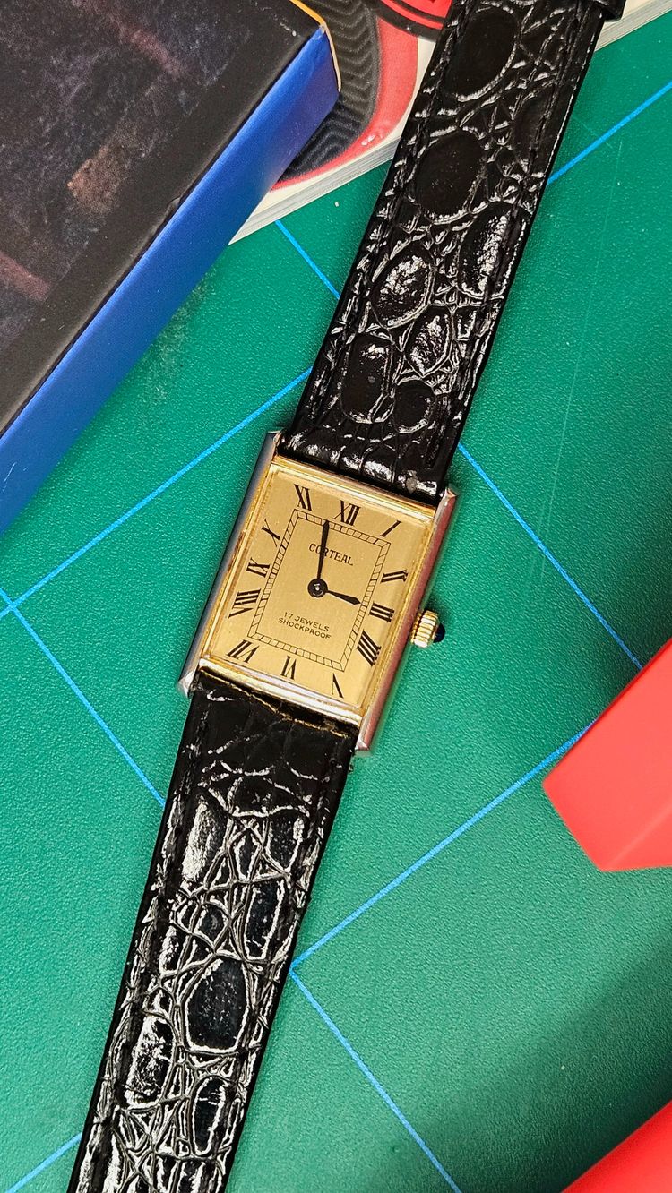 Corteal Rectangular Wristwatch With Leather Strap