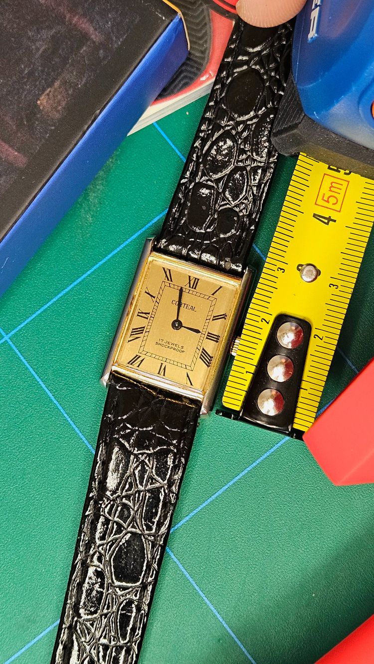 Immagine di Corteal Rectangular Wristwatch With Leather Strap 2