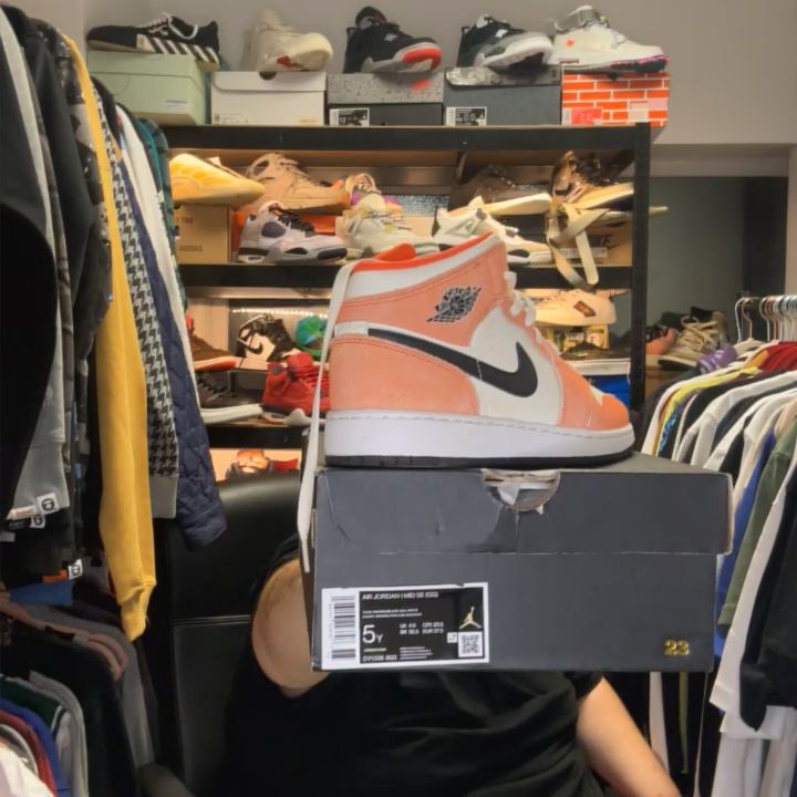 Jordan Jordan 1 Mid Sneakers product image