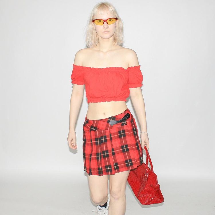 Vintage Y2K cute off-shoulder top in red 4