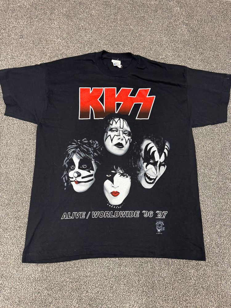 Kiss Band Graphic T-Shirt