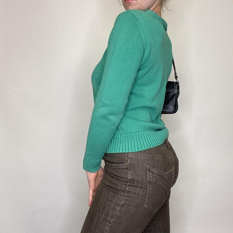 Immagine di Green ‘Orvis’ cable knit jumper.  1