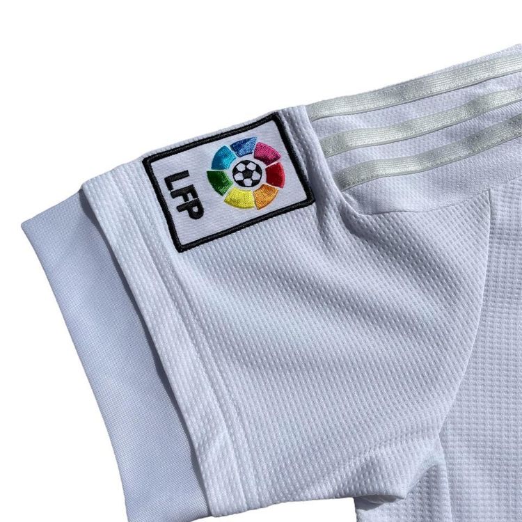 Real Madrid 2015/2016 Home Shirt Toni Kroos Name on Back 4