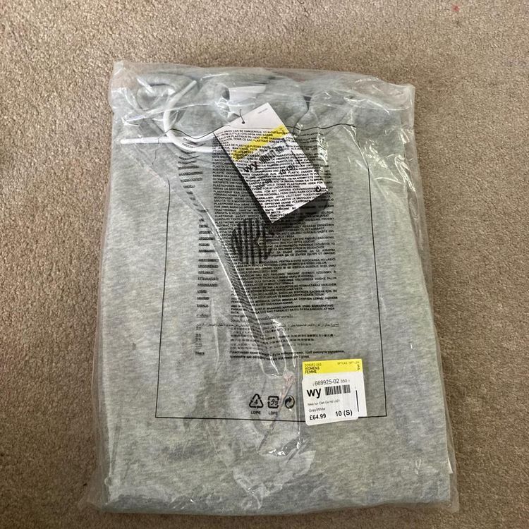 BNWT Nike hoodie in light grey and white  with central embroidered spellout Nike embroidered logo on 4