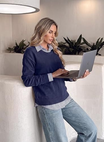 Navy Blue Sweater With Striped Shirt imagen 3