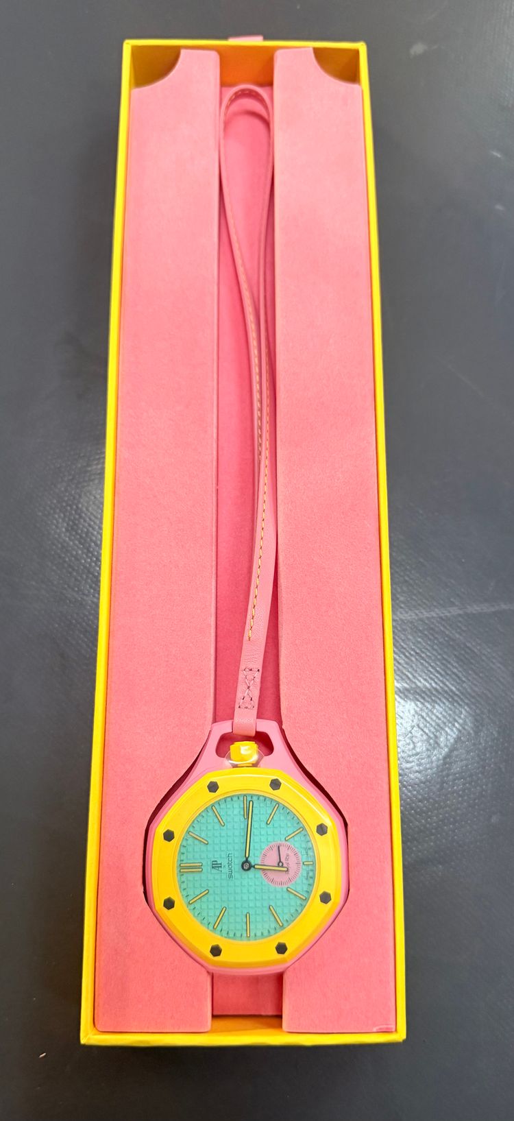 Audemars Piguet X Swatch Royal Pop Watch imagen 3