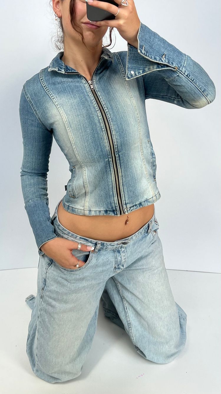 00s denim jacket- size S image 3
