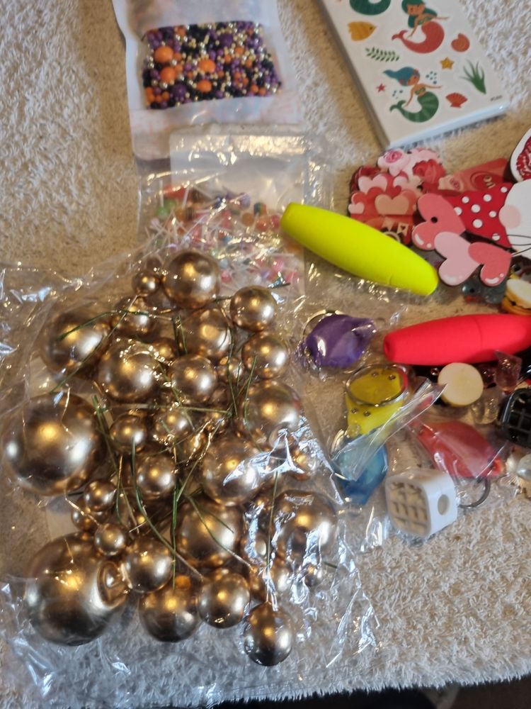 Assorted Decorative And Craft S