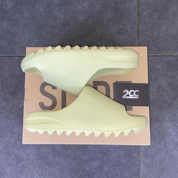 - Adidas Yeezy Slide In the Resin Colourway imagen 2