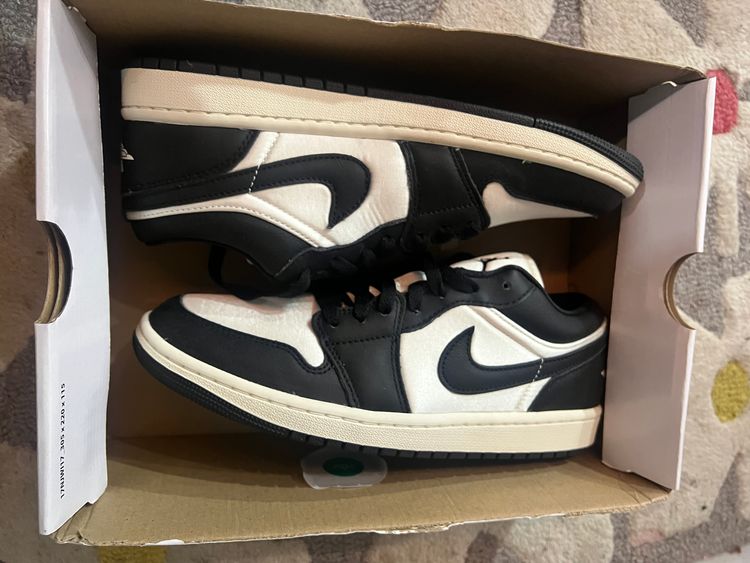 Nike Women’s Nike air Jordan 1 low se  product image