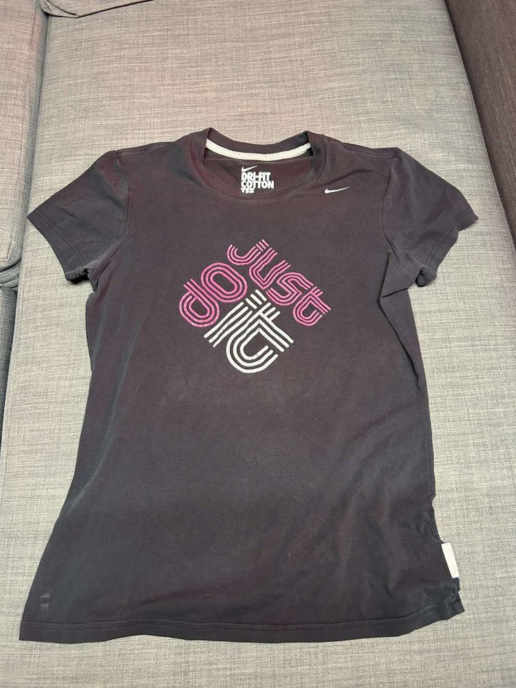 Nike Nike T-shirt  product image