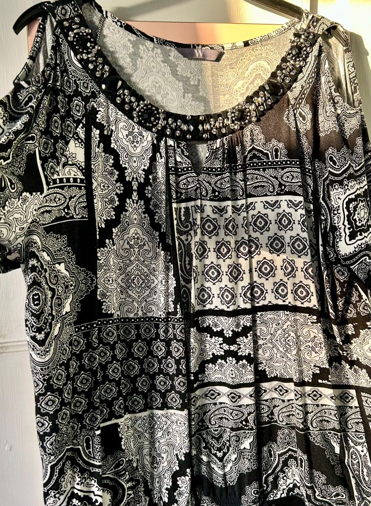 BHS W Women's Black and White Patterned Cold Shoulder Top with Beaded Neckline BHS size 18 product image